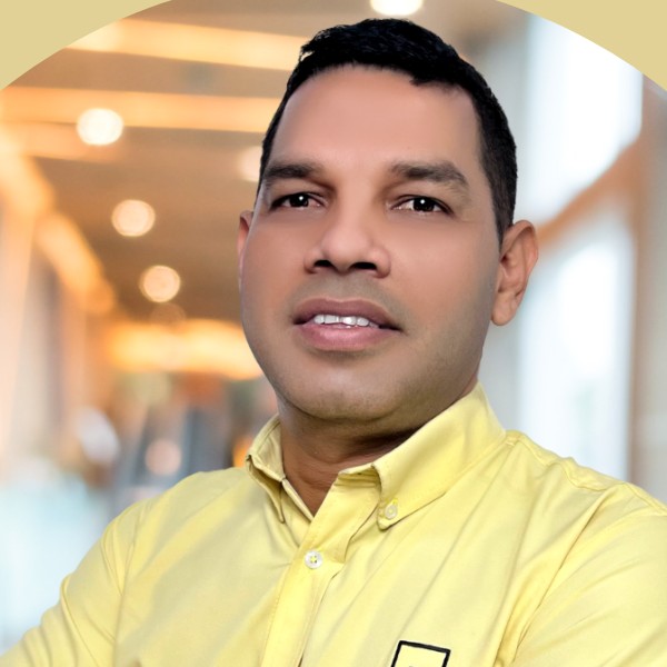 Ricardo García, Asesor comercial — AZ Inmobiliaria