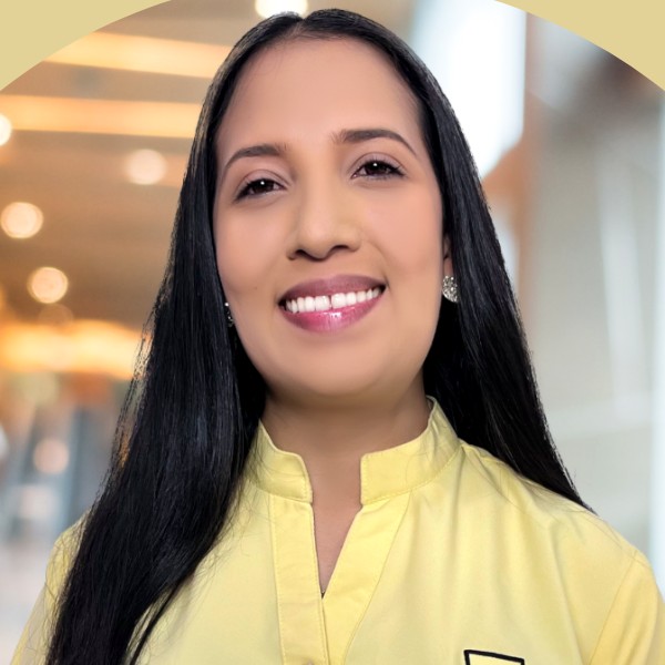 Alessandra Canchica, Asesora comercial — AZ Inmobiliaria